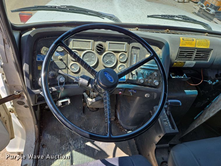 image for item EJ7526 1994 Ford L8000 refuse truck