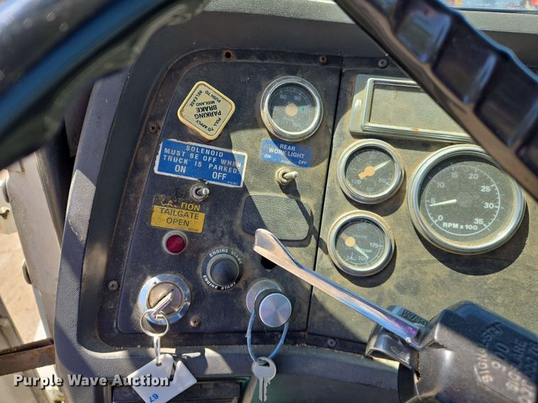 image for item EJ7526 1994 Ford L8000 refuse truck