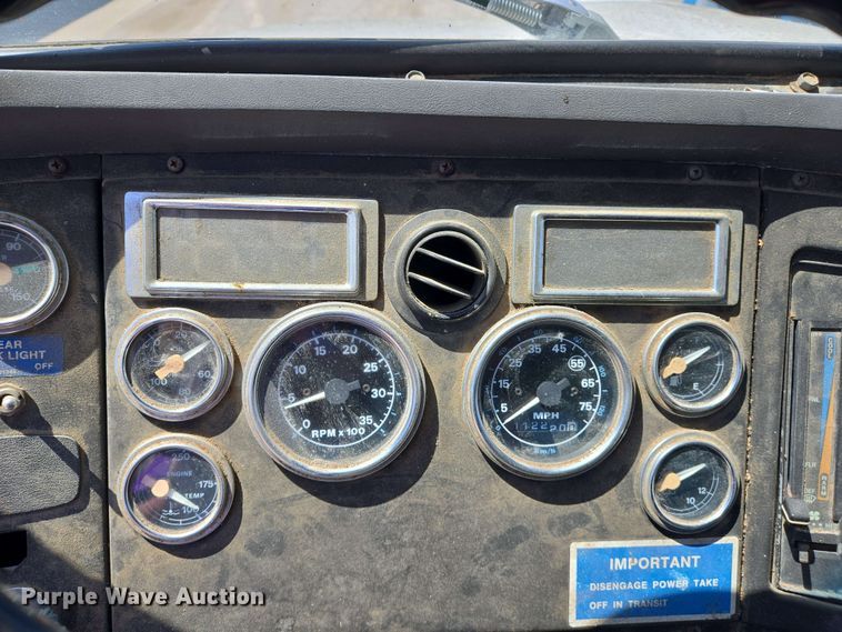 image for item EJ7526 1994 Ford L8000 refuse truck