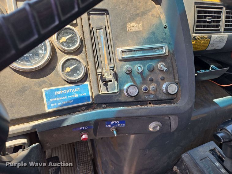 image for item EJ7526 1994 Ford L8000 refuse truck