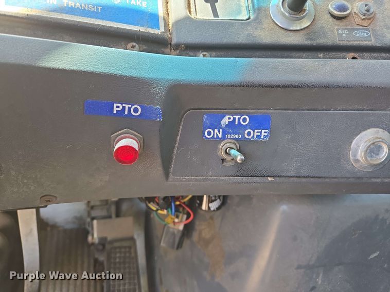 image for item EJ7526 1994 Ford L8000 refuse truck