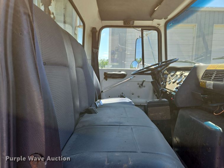 image for item EJ7526 1994 Ford L8000 refuse truck