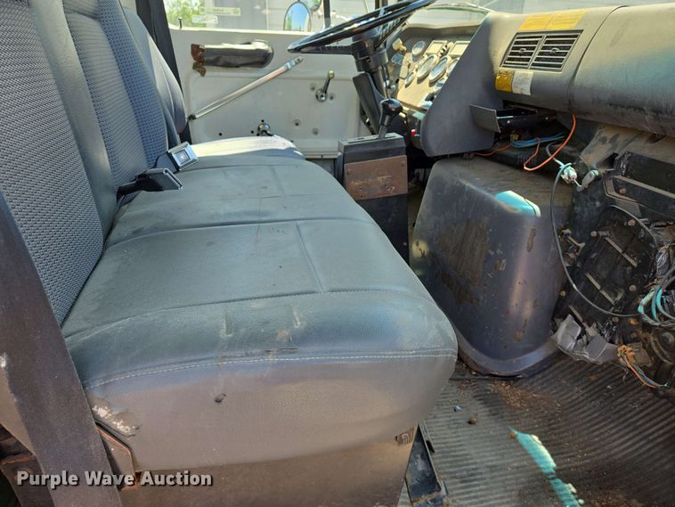 image for item EJ7526 1994 Ford L8000 refuse truck