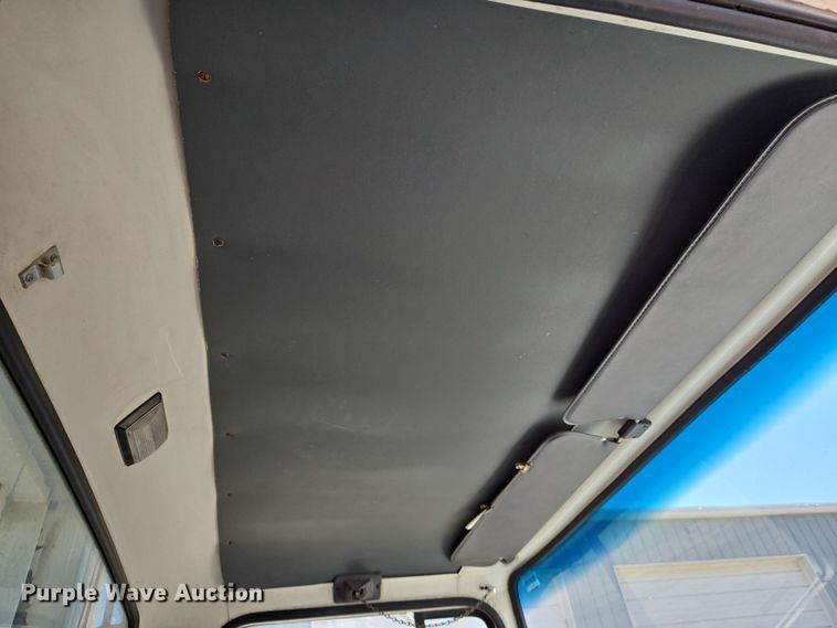 image for item EJ7526 1994 Ford L8000 refuse truck