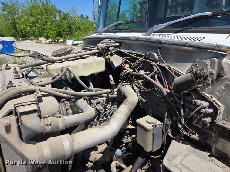 image for item EJ7526 1994 Ford L8000 refuse truck