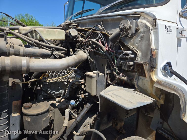 image for item EJ7526 1994 Ford L8000 refuse truck