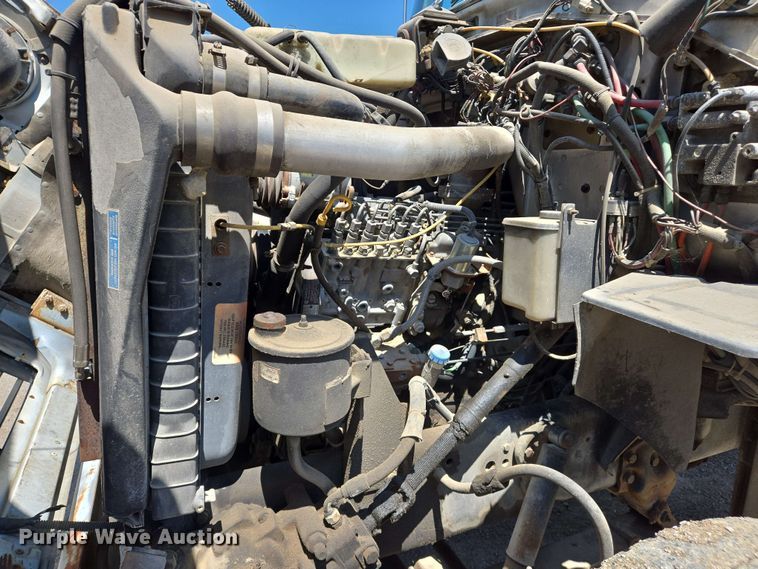 image for item EJ7526 1994 Ford L8000 refuse truck