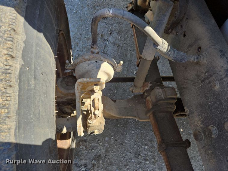 image for item EJ7526 1994 Ford L8000 refuse truck