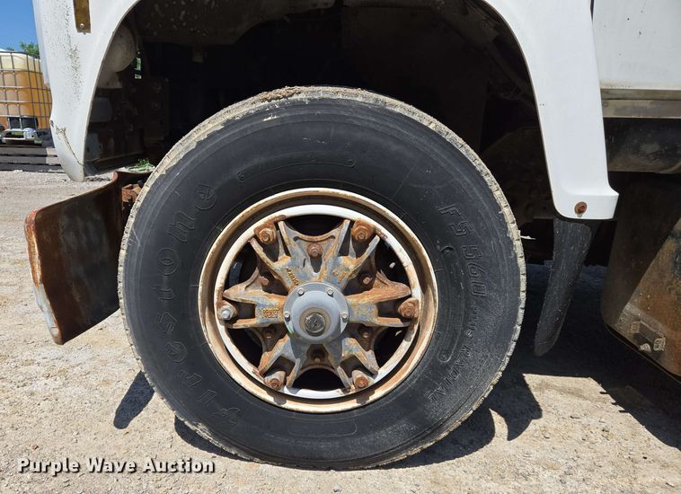 image for item EJ7526 1994 Ford L8000 refuse truck