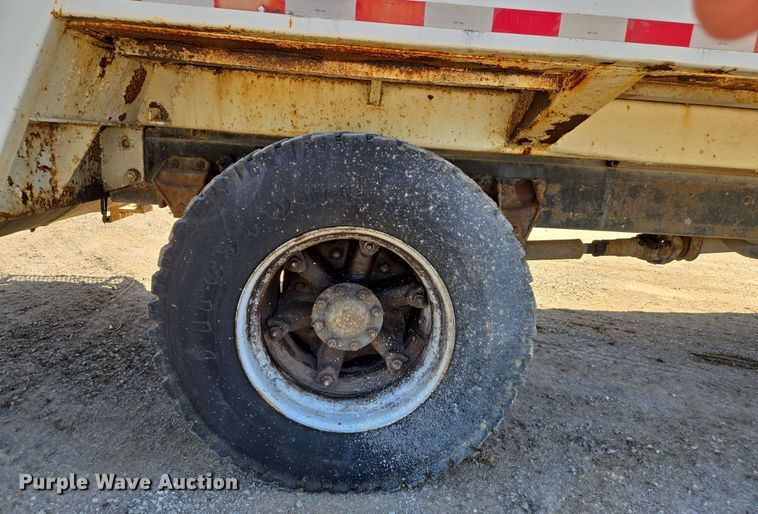 image for item EJ7526 1994 Ford L8000 refuse truck