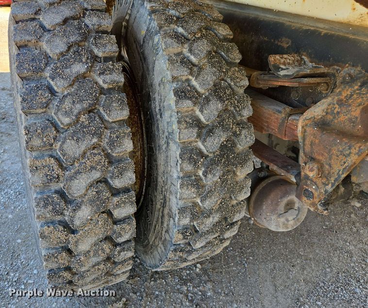 image for item EJ7526 1994 Ford L8000 refuse truck