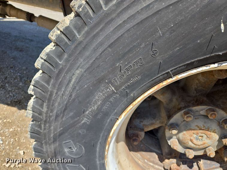 image for item EJ7526 1994 Ford L8000 refuse truck