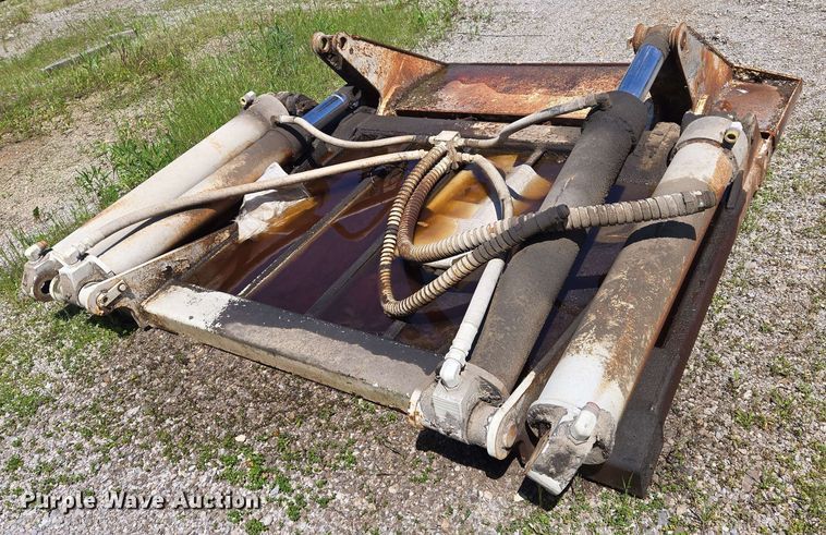 image for item EJ7526 1994 Ford L8000 refuse truck