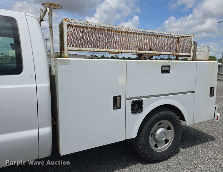image for item EJ7555 2008 Ford F350 Super Duty XL SuperCab utility bed pickup truck