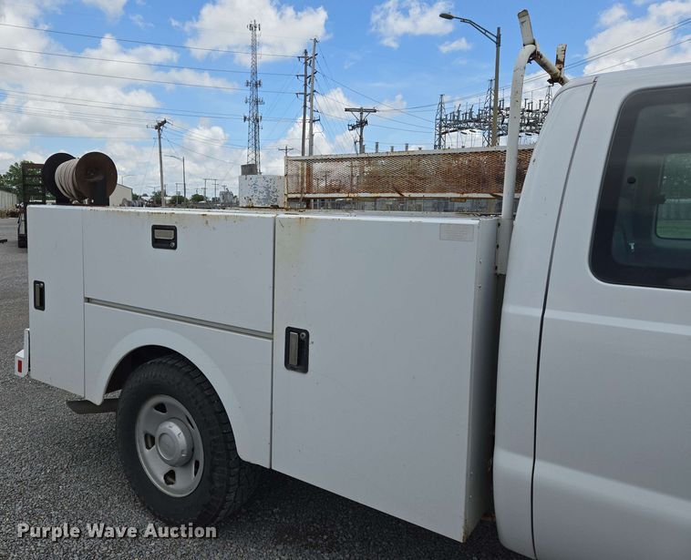 image for item EJ7555 2008 Ford F350 Super Duty XL SuperCab utility bed pickup truck