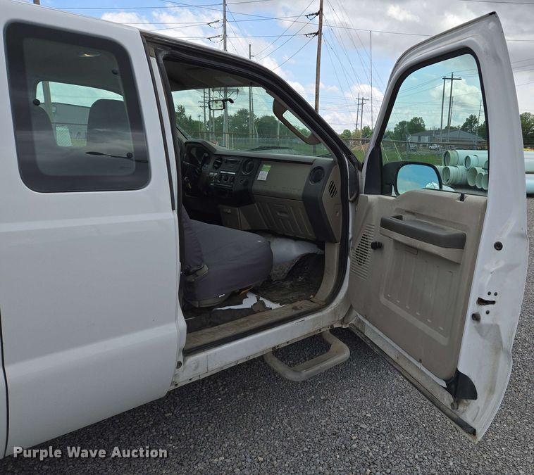 image for item EJ7555 2008 Ford F350 Super Duty XL SuperCab utility bed pickup truck