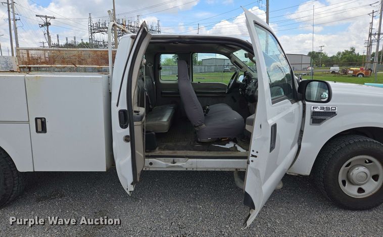 image for item EJ7555 2008 Ford F350 Super Duty XL SuperCab utility bed pickup truck