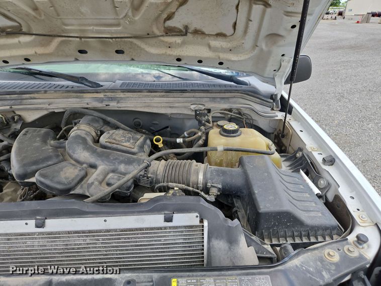 image for item EJ7555 2008 Ford F350 Super Duty XL SuperCab utility bed pickup truck