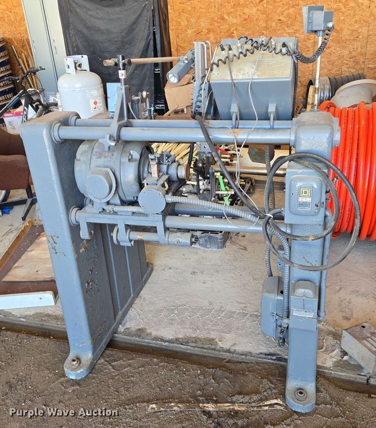 image for item EJ7563 Gisholt Dynetric balancing machine