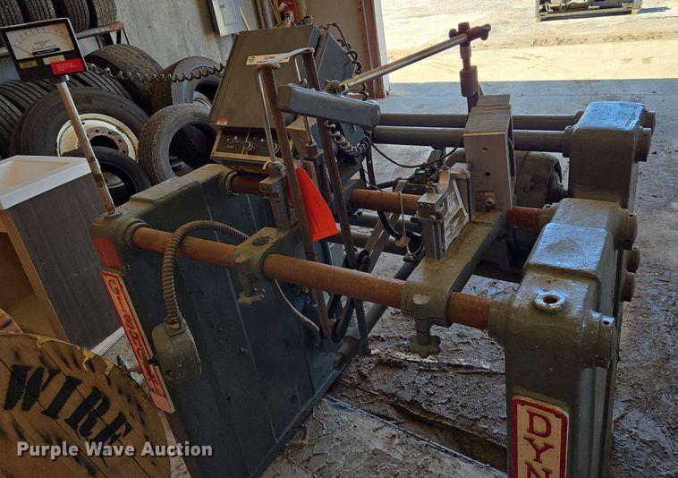 image for item EJ7563 Gisholt Dynetric balancing machine