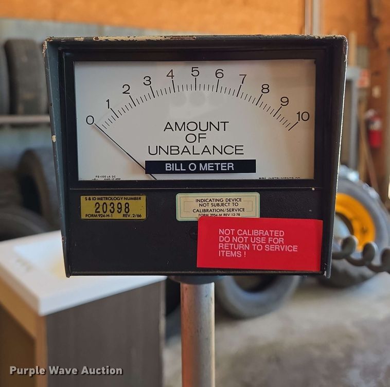 image for item EJ7563 Gisholt Dynetric balancing machine