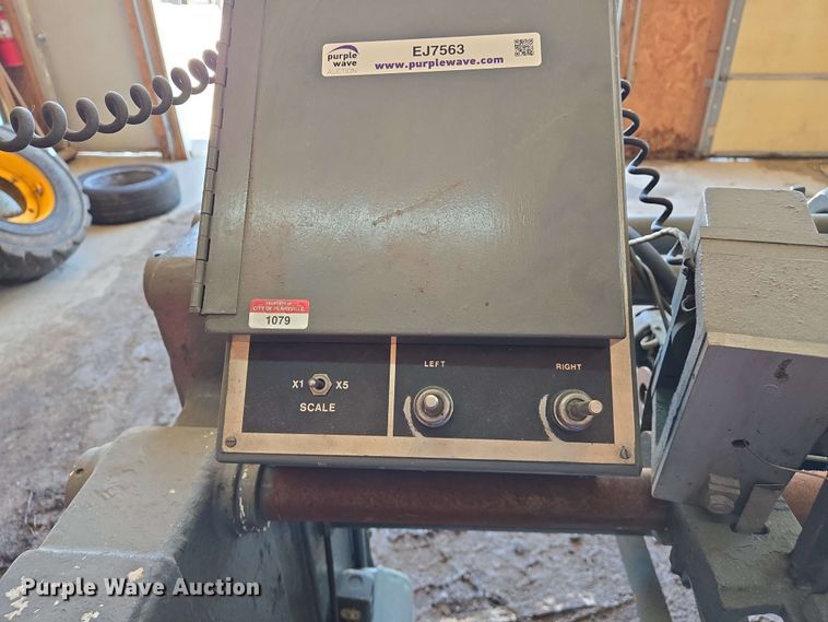 image for item EJ7563 Gisholt Dynetric balancing machine