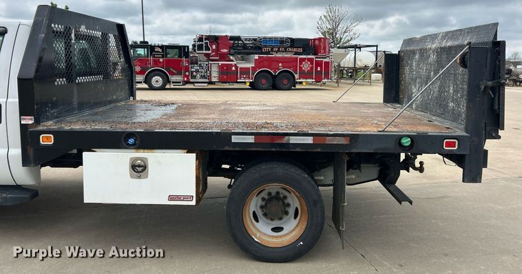 image for item EK3004 2014 Ford F550 Super Duty XL flatbed truck