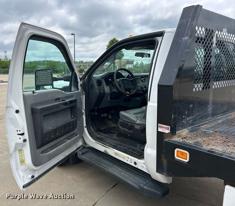 image for item EK3004 2014 Ford F550 Super Duty XL flatbed truck