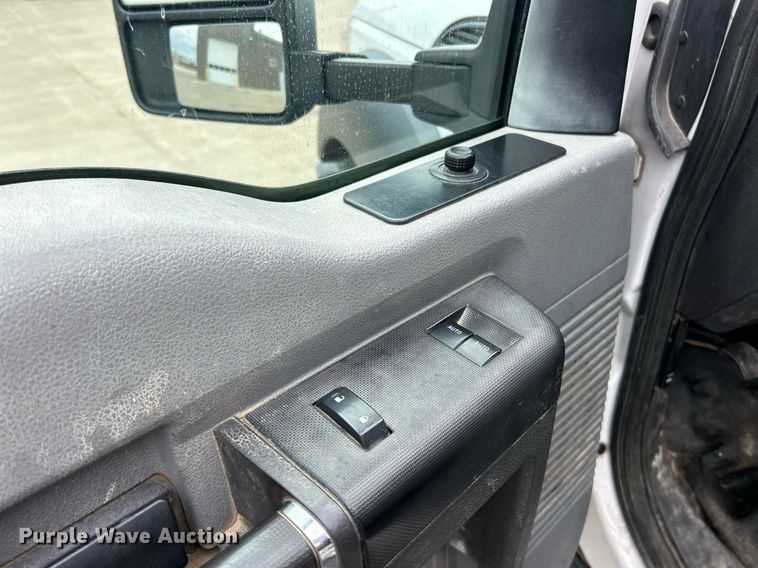 image for item EK3004 2014 Ford F550 Super Duty XL flatbed truck