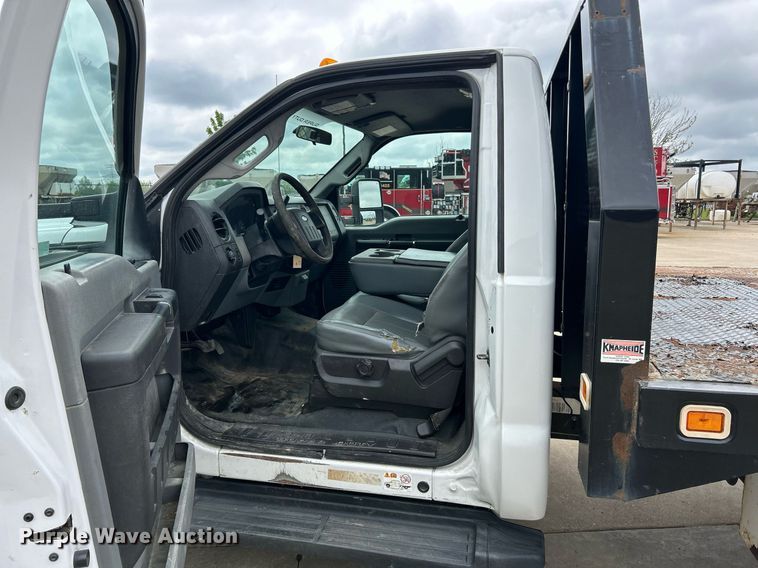 image for item EK3004 2014 Ford F550 Super Duty XL flatbed truck