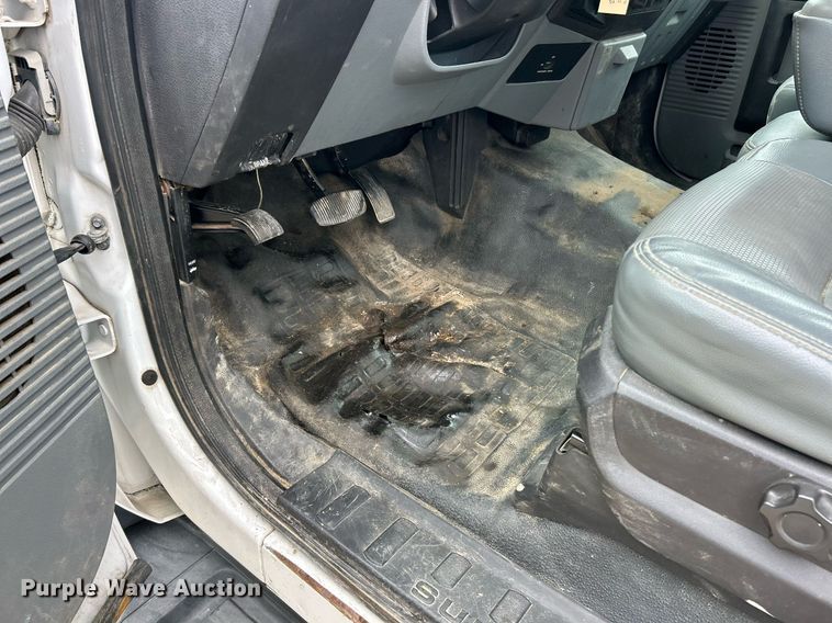 image for item EK3004 2014 Ford F550 Super Duty XL flatbed truck