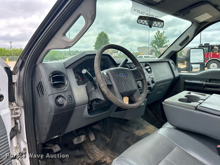 image for item EK3004 2014 Ford F550 Super Duty XL flatbed truck