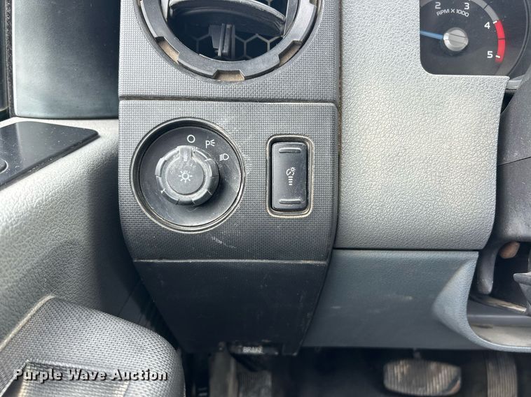 image for item EK3004 2014 Ford F550 Super Duty XL flatbed truck