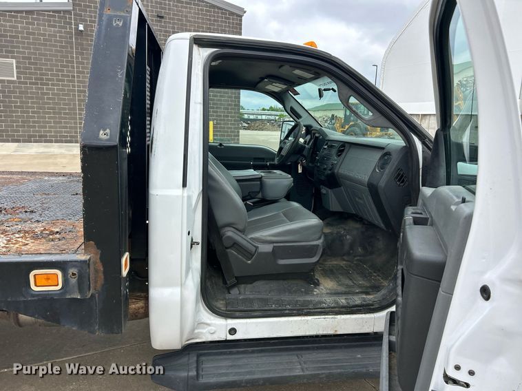 image for item EK3004 2014 Ford F550 Super Duty XL flatbed truck