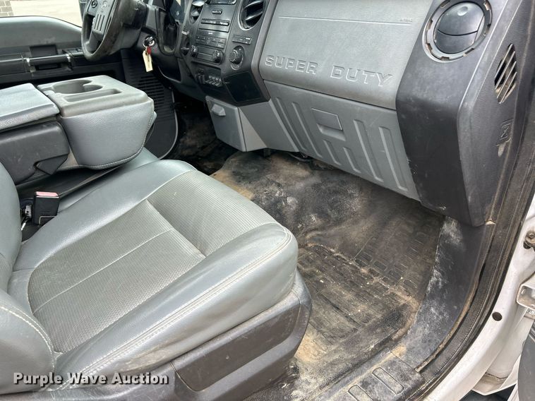 image for item EK3004 2014 Ford F550 Super Duty XL flatbed truck