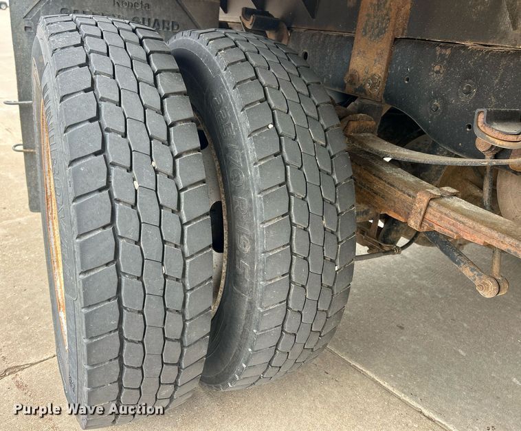 image for item EK3004 2014 Ford F550 Super Duty XL flatbed truck