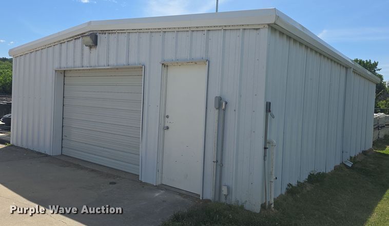 image for item EK5214 Metal building