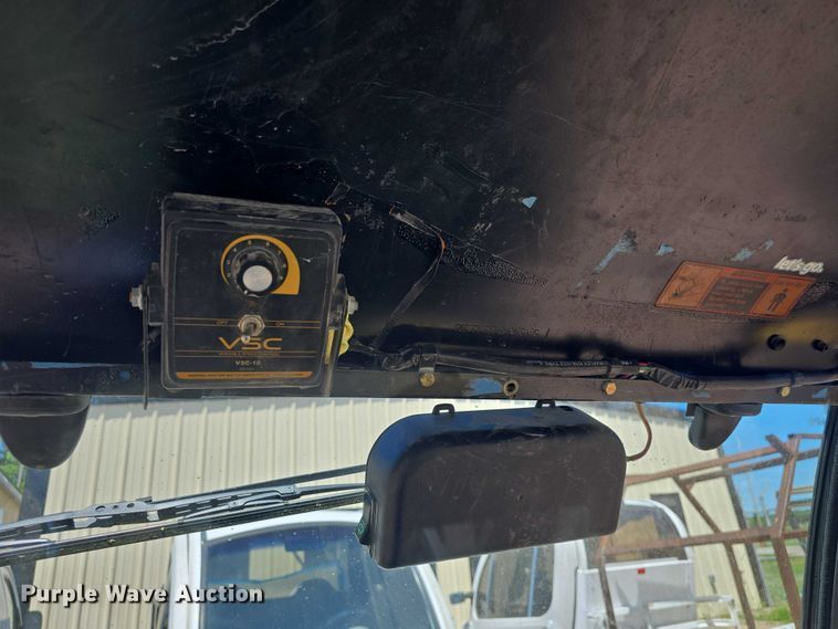 image for item EK5229 2002 John Deere utility vehicle