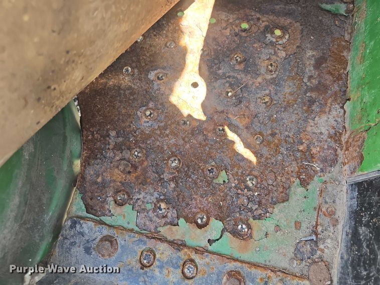 image for item EK5229 2002 John Deere utility vehicle