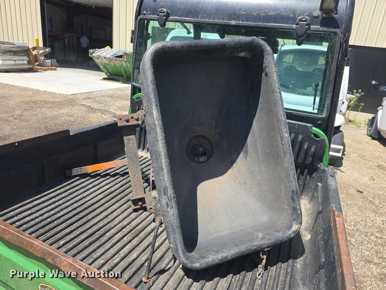 image for item EK5229 2002 John Deere utility vehicle