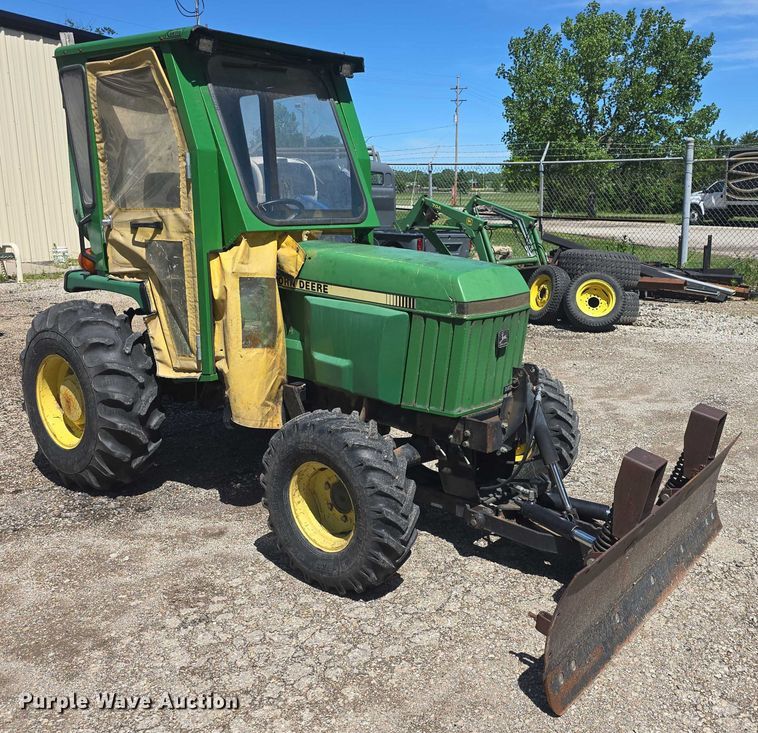 image for item EK5230 1992 John Deere 955 MFWD tractor