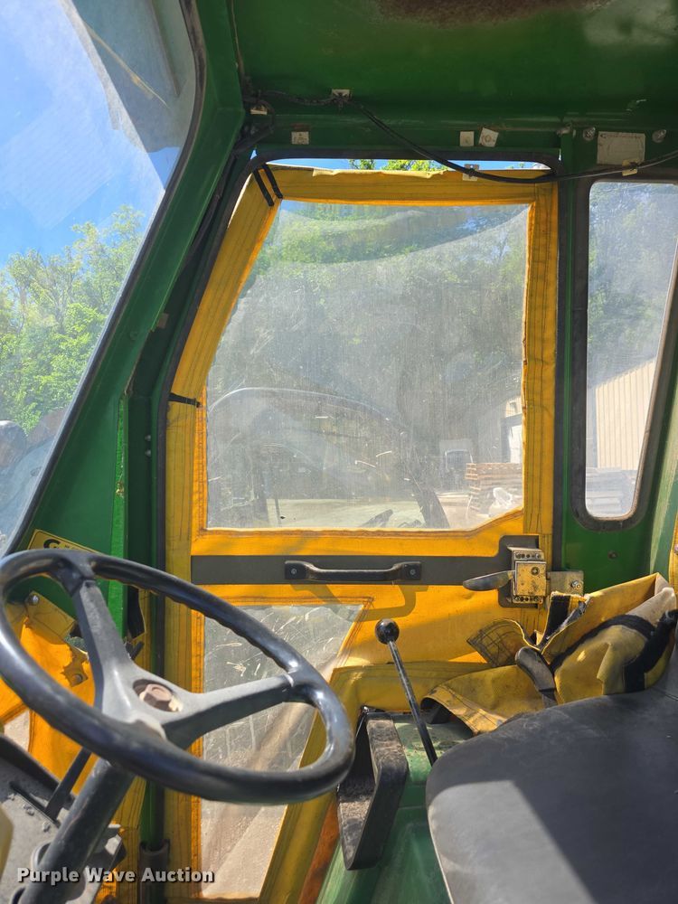 image for item EK5230 1992 John Deere 955 MFWD tractor