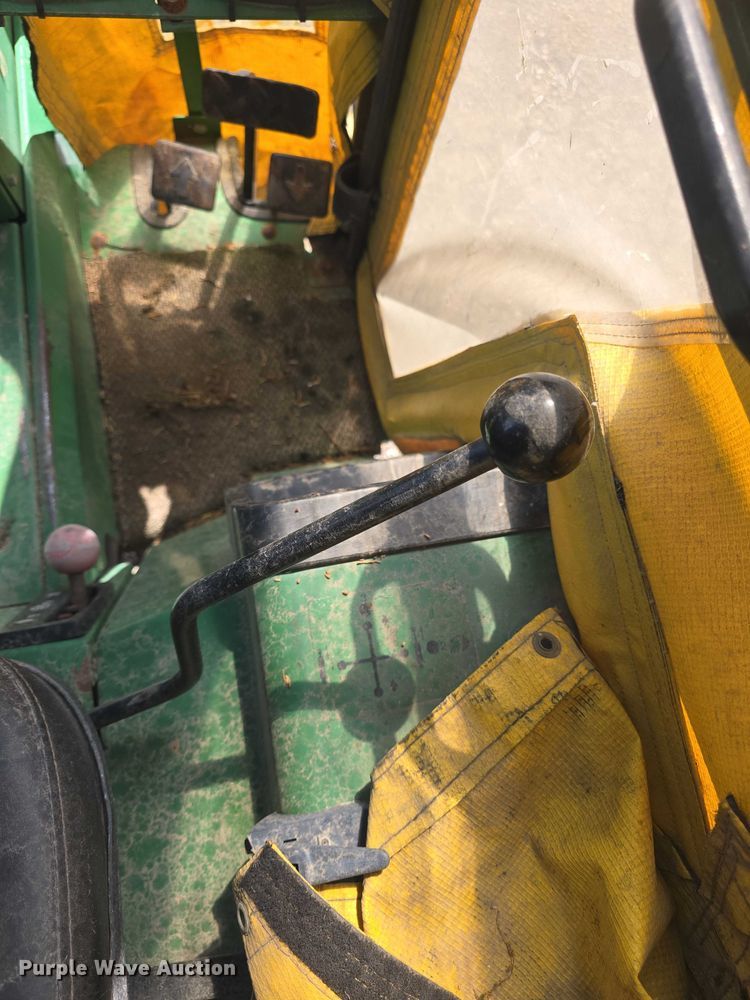 image for item EK5230 1992 John Deere 955 MFWD tractor