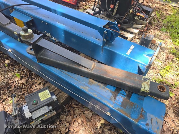 image for item EK5258 2001 ALM 9003A two post automotive lift