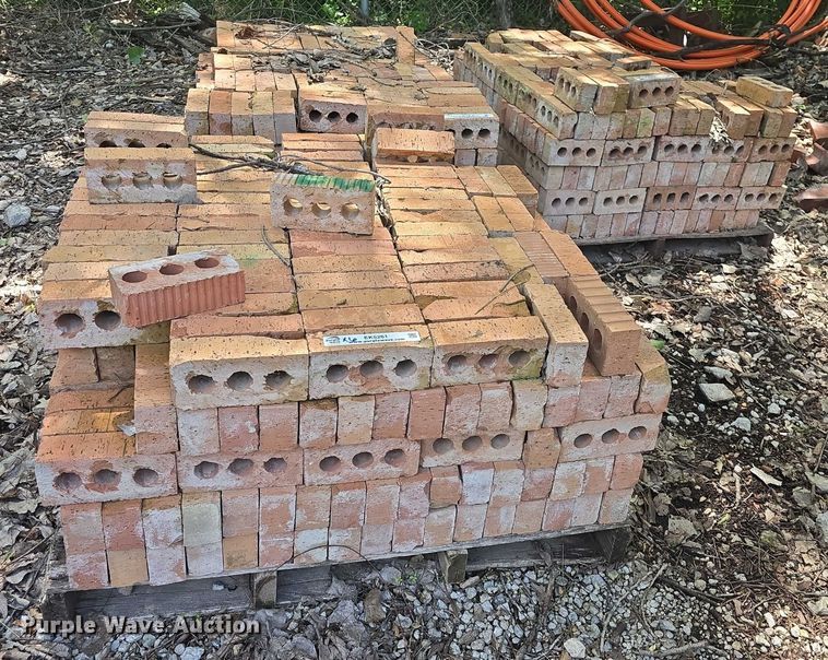 image for item EK5261 Approximately 500 bricks