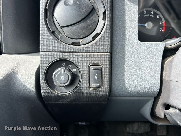 image for item EK8050 2015 Ford F250 Super Duty XL pickup truck