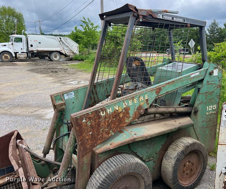 image for item EL2076 John Deere L125J skid steer loader