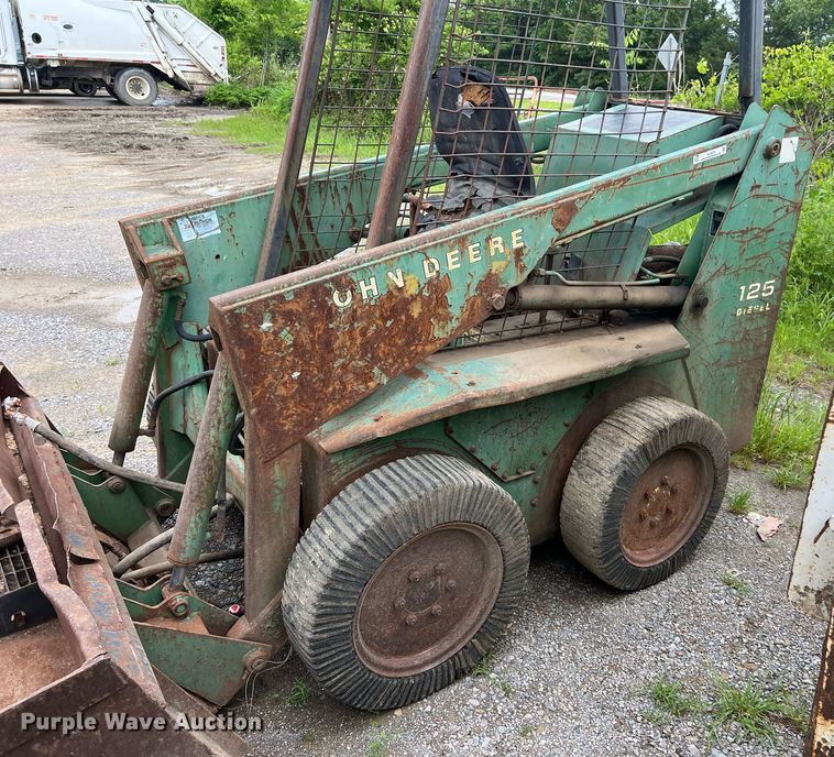 image for item EL2076 John Deere L125J skid steer loader