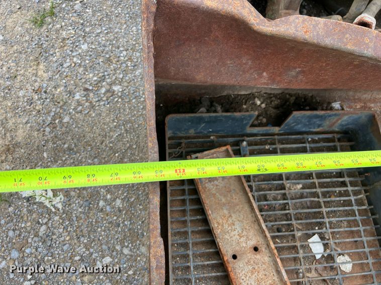 image for item EL2076 John Deere L125J skid steer loader