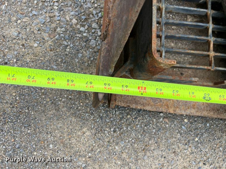 image for item EL2076 John Deere L125J skid steer loader